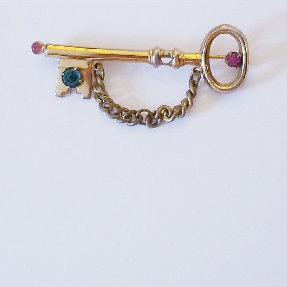 Vintage Coro Pegasus rhinestone chain key brooch